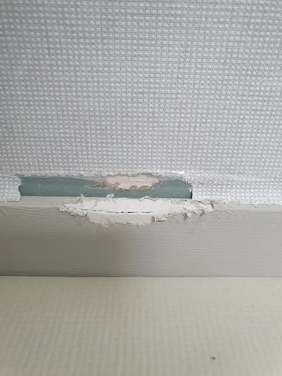 송도 크리스탈 오션자이 걸레받이 찢어진 시트지 시트지찢어짐보수 작업 현장